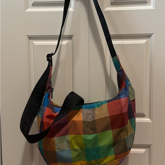 Baggu Madras Medium Crescent crossbody bag - a UO exclusive!! - NWT - Picture 2 of 8